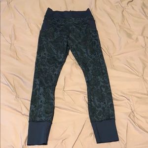 Lululemon leggings size 6